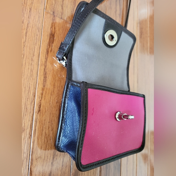 Coach - Picture 5 of 9